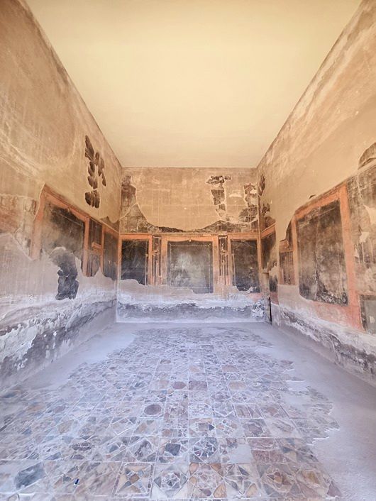 Frescos y mosaicos en la Casa de los Ciervos en Herculano: arte doméstico romano