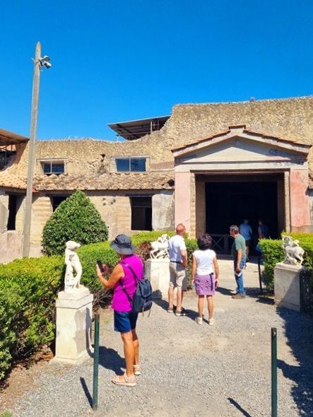 Villas privadas en Herculano: patios, frescos y arquitectura romana en una casa señorial