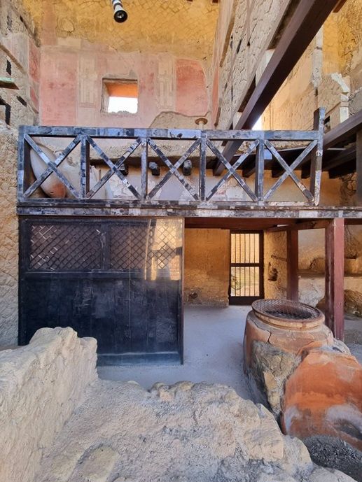 Tienda de víveres en Herculano: restos de un comercio romano excavado