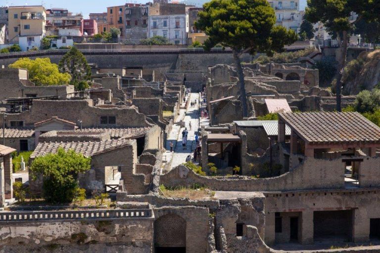 ¿En qué se diferencia Herculano de Pompeya?