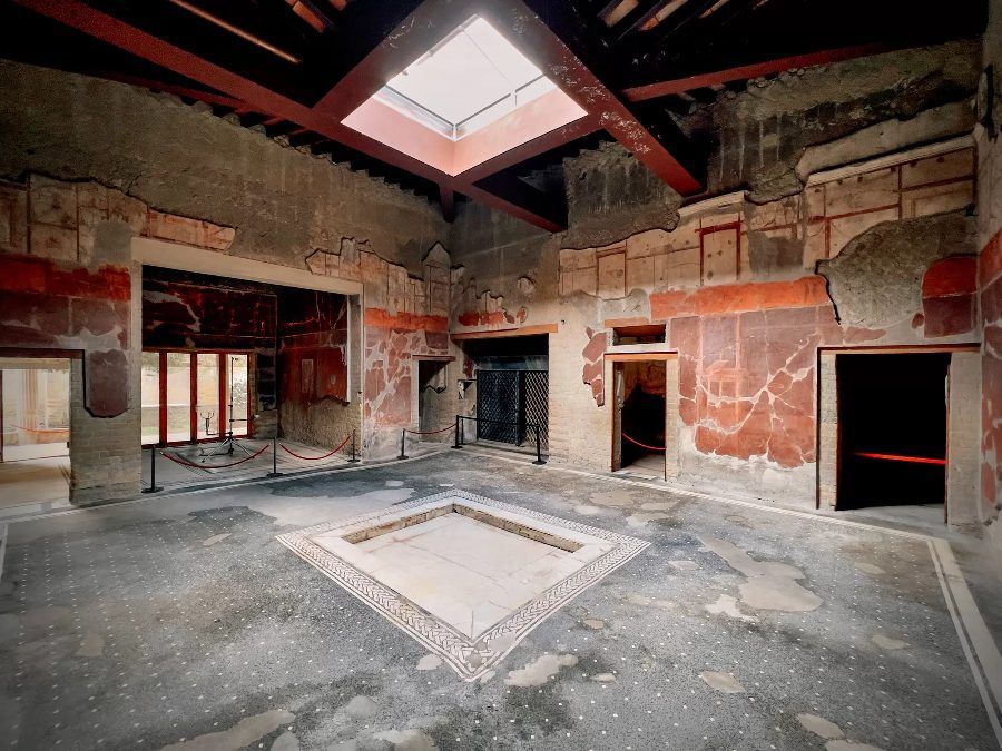 Casa del Bicentenario en Herculano: frescos y mosaicos con escenas mitológicas y vida cotidiana